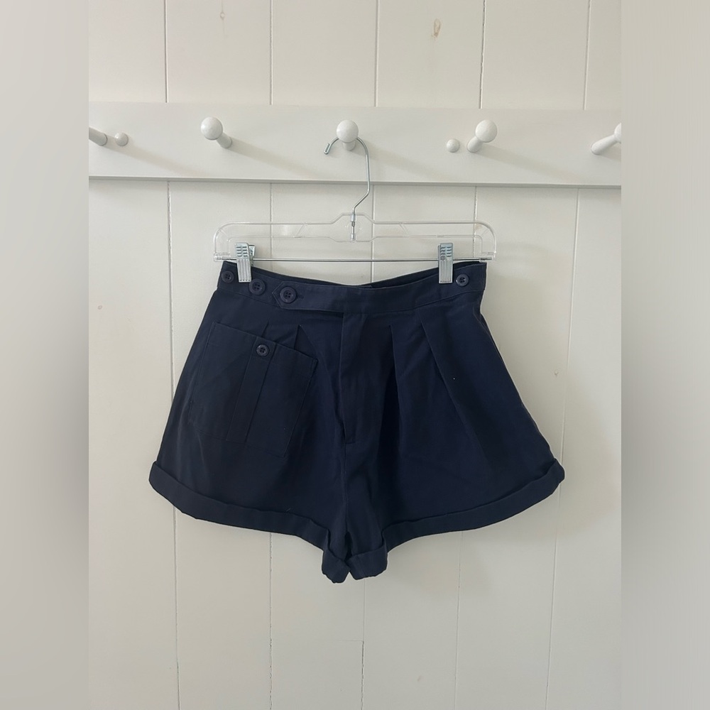 Doen Navy High-Waist Pleated Shorts